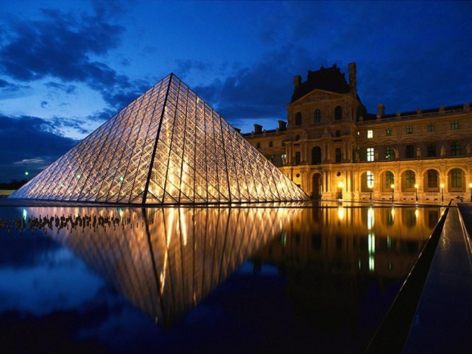 10 must-see places to visit in Paris louvre