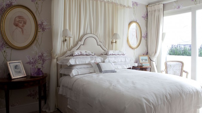 Top 5 interior design projects by Nina Campbell bedroom