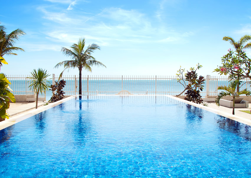 Luxurious Swimming Pools to enjoy Summer Infinite Tropical