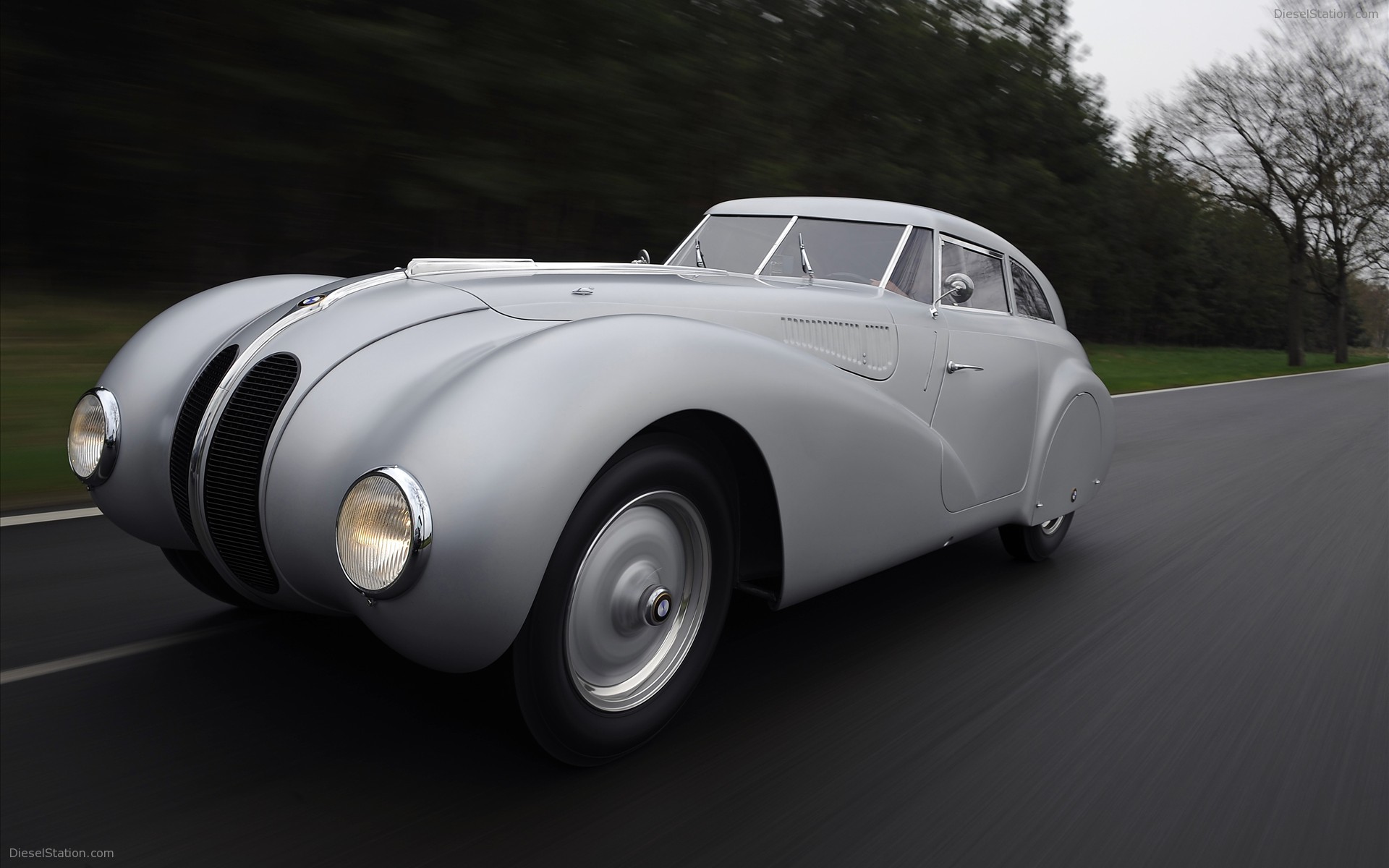 Luxurious Classic Cars You Should Have In Your Garage