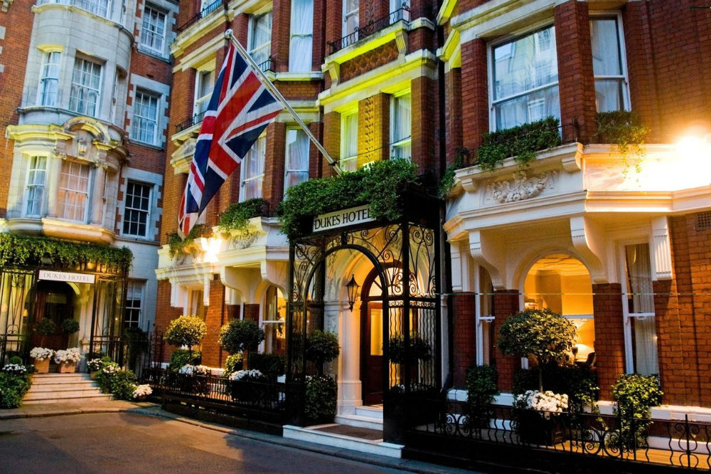 5 Luxury Hotels in London Full of History 04