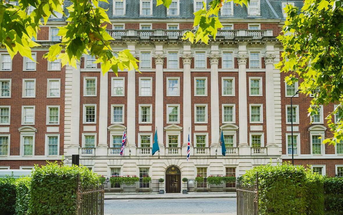 5 Luxury Hotels in London Full of History 06