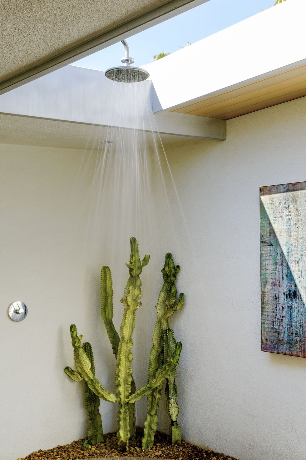 Luxury Outdoor Showers To Update Your Backyard 03