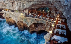 Luxury restaurants: an unforgettable experience inside a cave