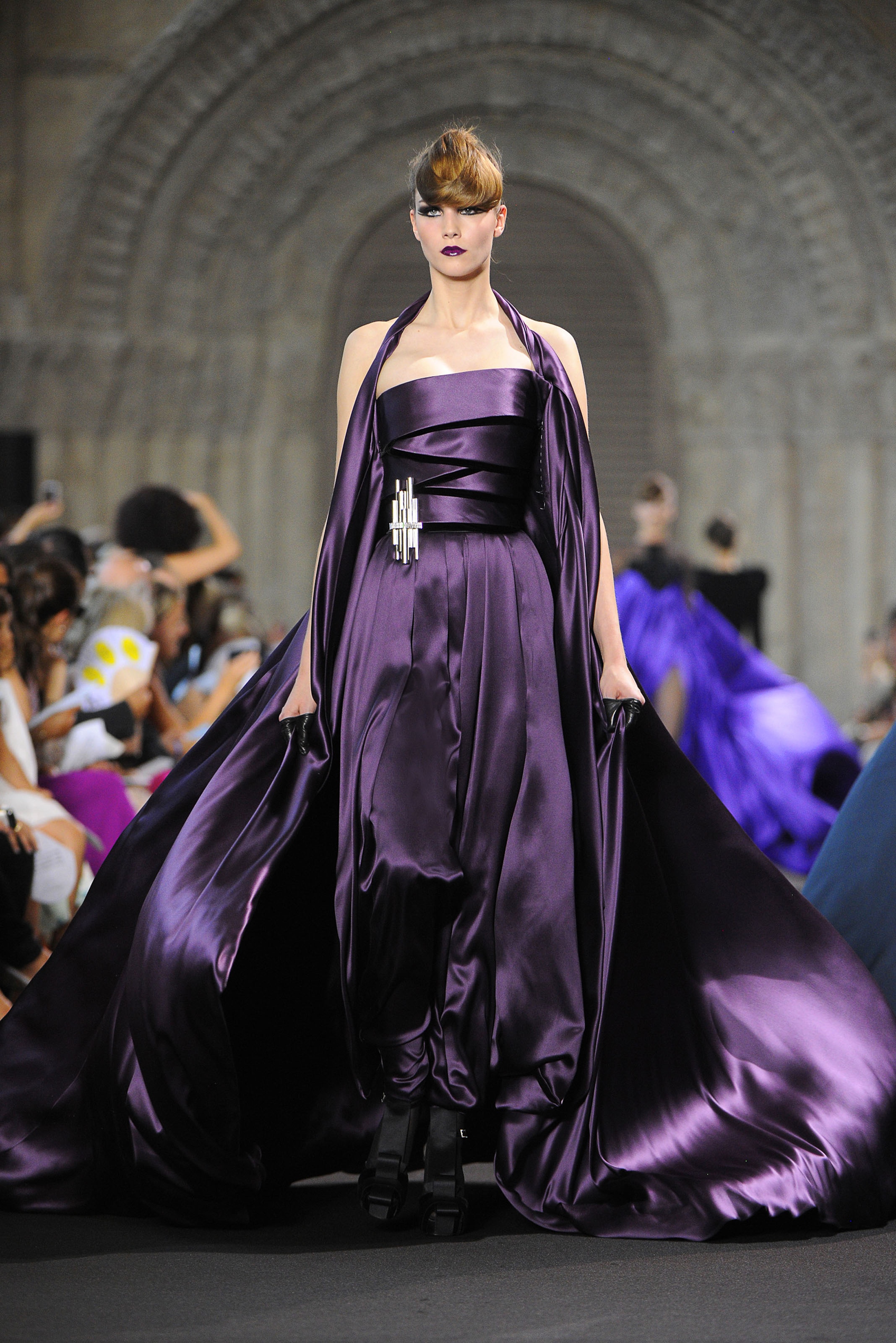 Любовь от кутюр. Stephane Rolland Haute Couture. Stephane Rolland Haute Couture 2011-12. Шикарные платья высокой моды. Платье розово фиолетовое Haute Couture.