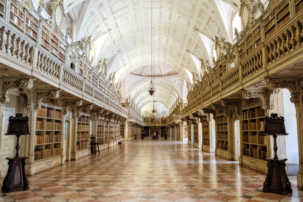 The Most Beautiful Libraries Around The World 03