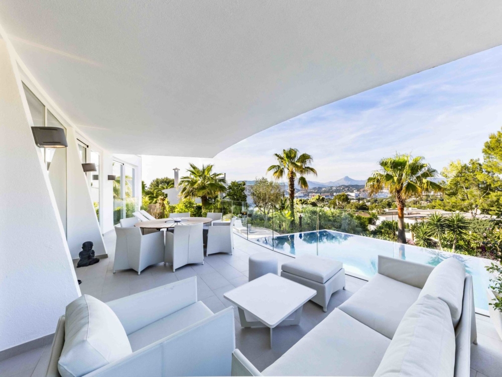 Alexander McQueen's Spanish Villa Sold For Almost $3 Million 05