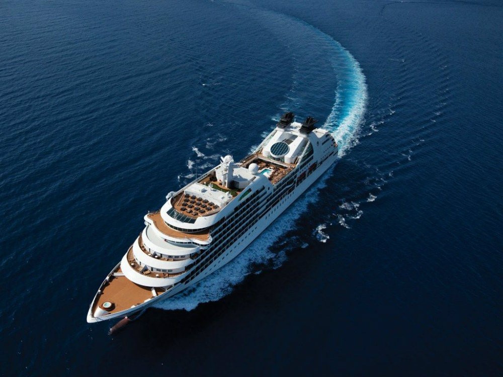 LUXURIOUS CRUISE SHIPS - THE BEST OF BOTH WORLDS 09