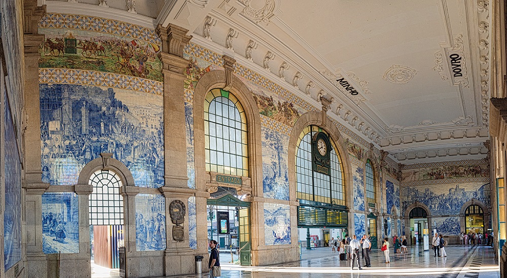 The World's most beautiful train station - Estação de São Bento