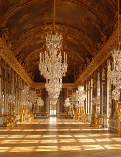 Most Iconic Chandeliers In The World 03