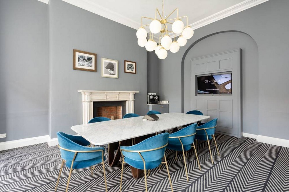 13 Dazzling Interior Designs that Highlight Statement Chandeliers 7