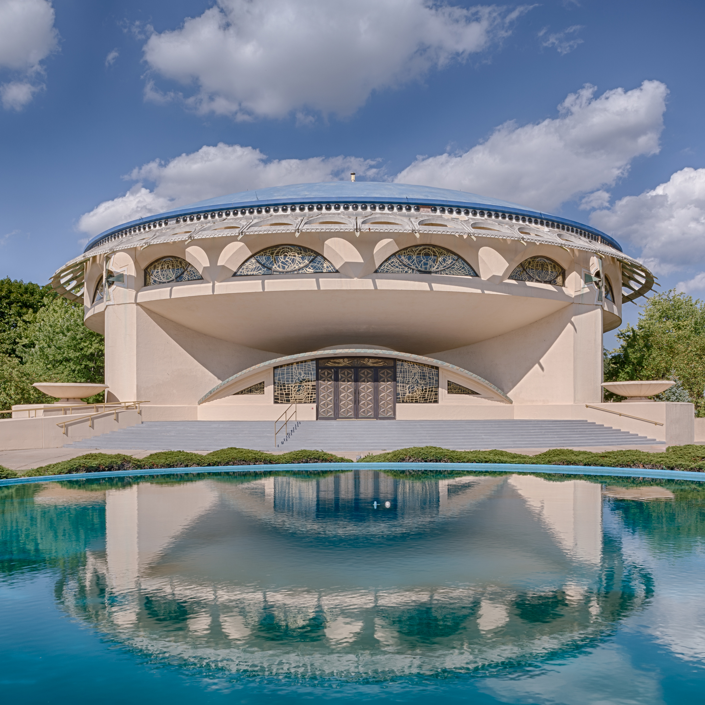 Wright's. Фрэнк Ллойд Райт Annunciation Greek Orthodox Church. Frank Lloyd Wright famous Architecture. Павильон Райта. Фрэнк Ллойд Райт проекты с бассейном.