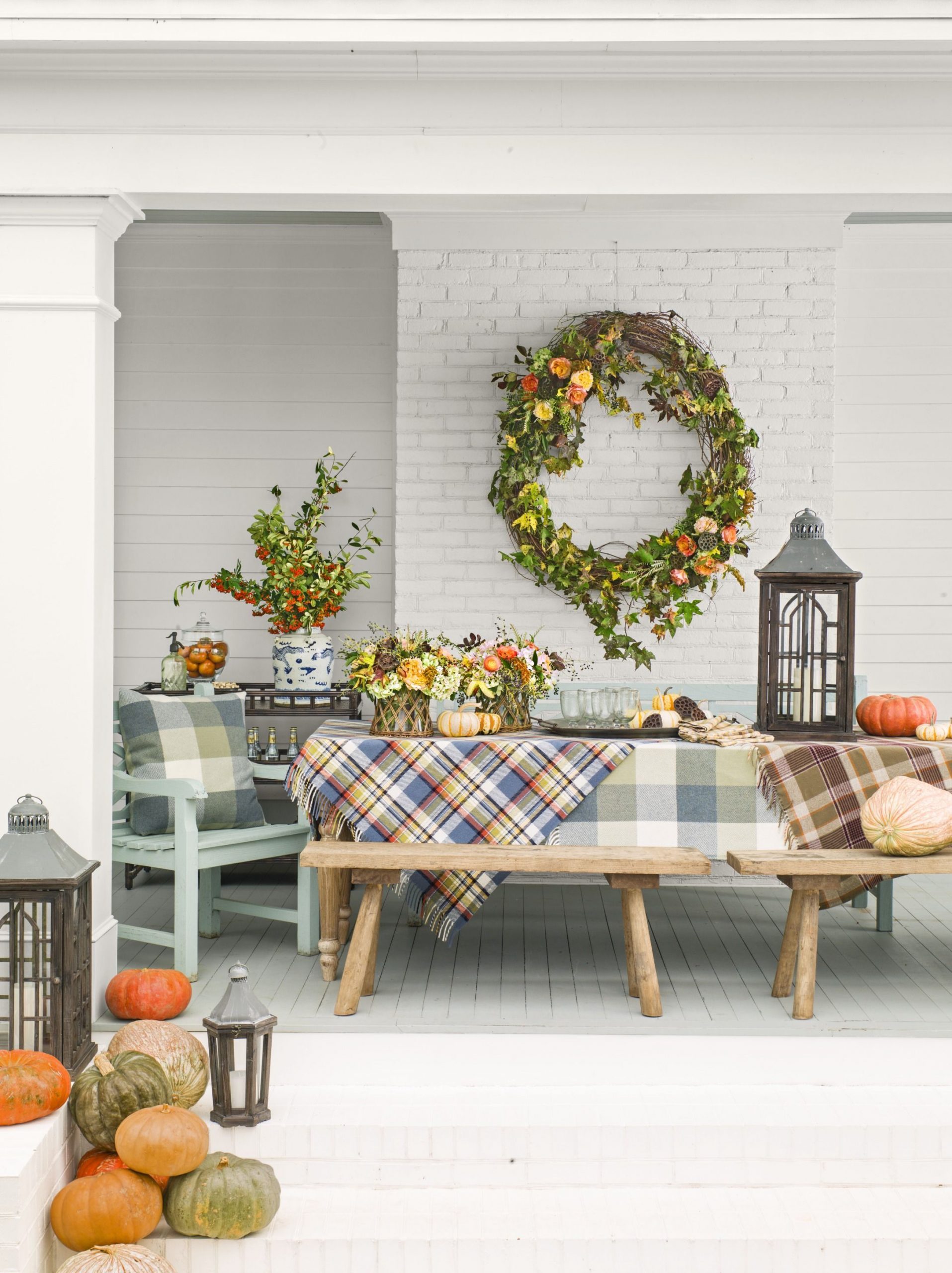 Top 4 Luxury Pieces To Add The Perfect Fall Decor To Your Home