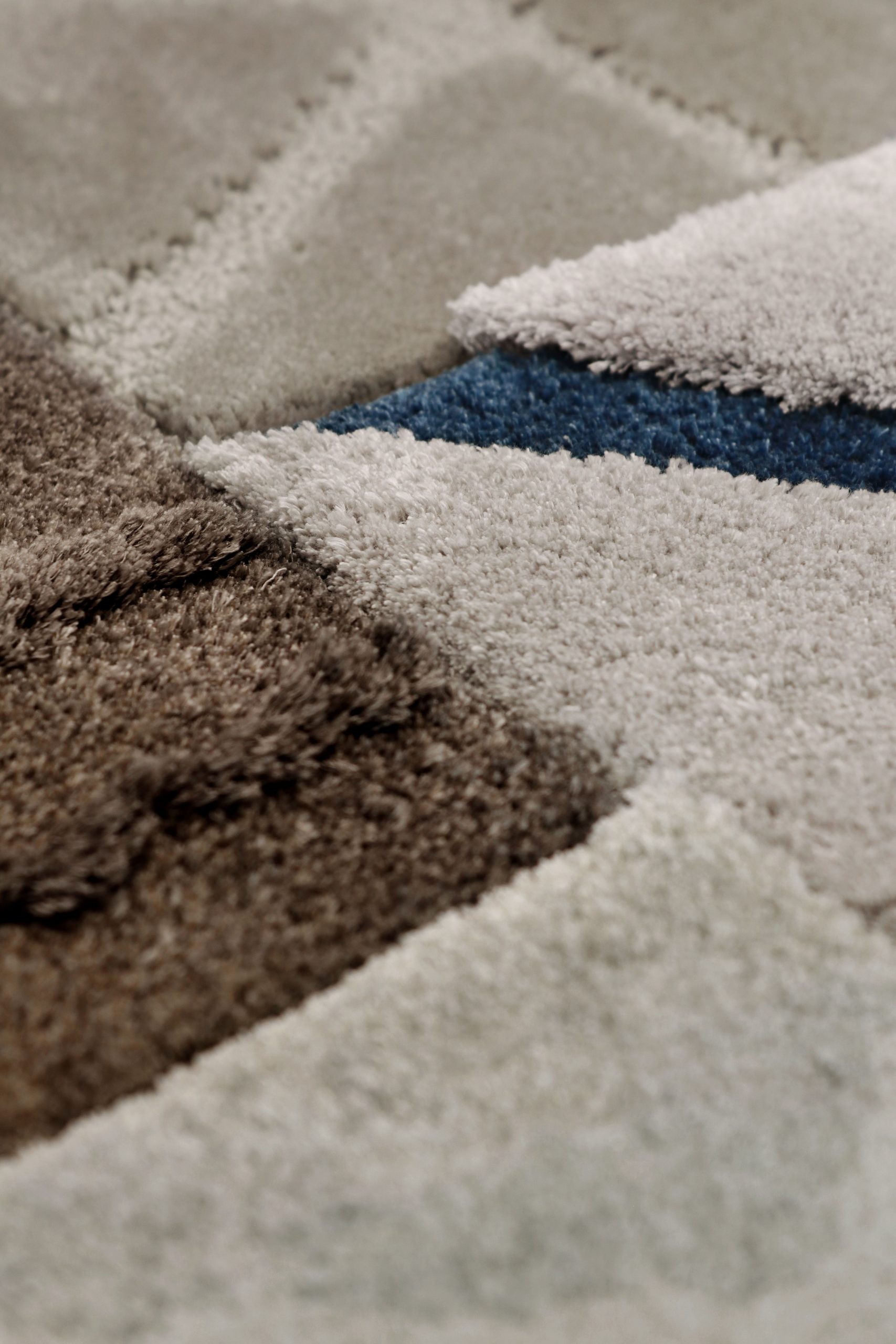 The Art Of Rugs: Discover These Versatile Pieces By LUXXU