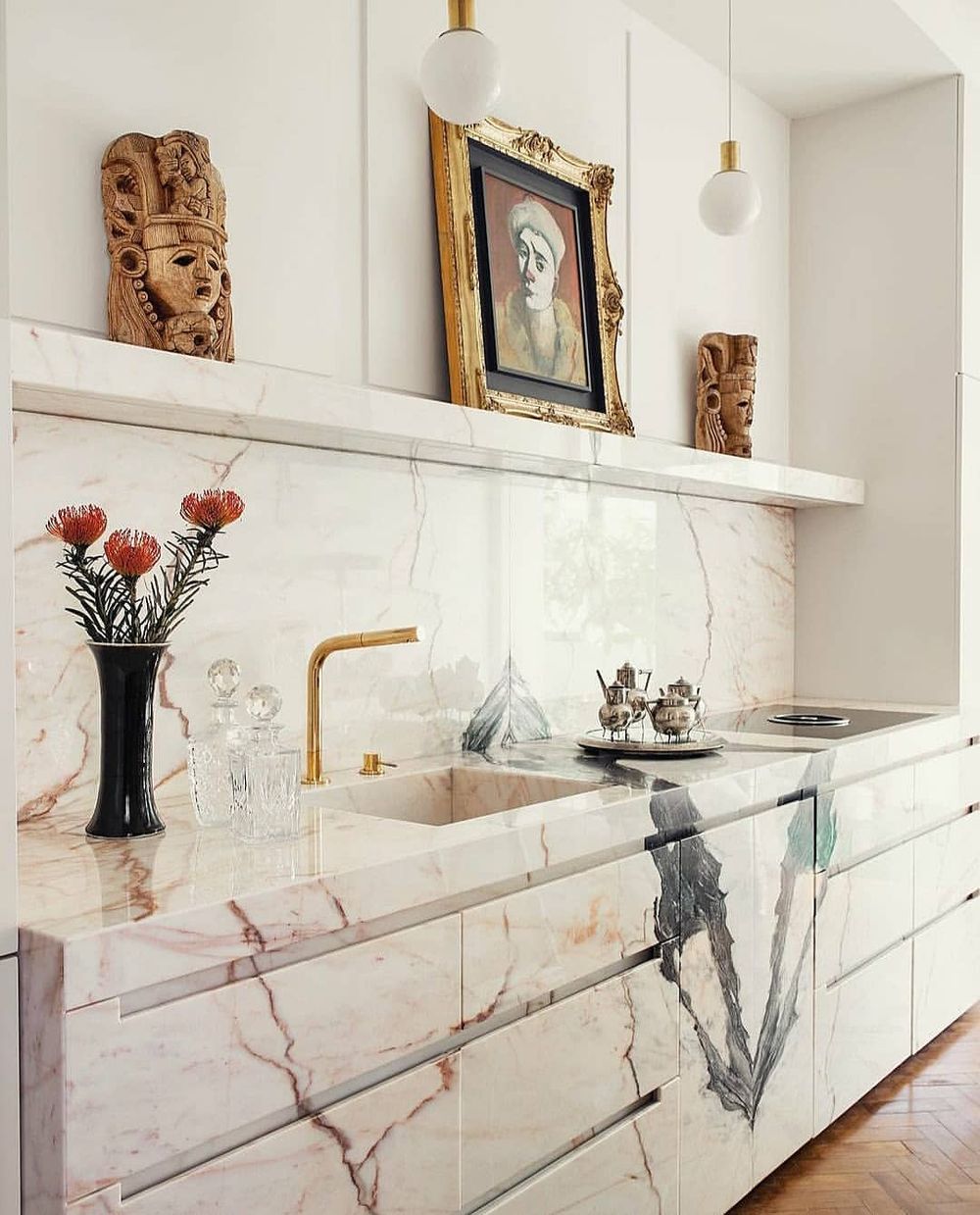 Camouflage Kitchen: Marble Takes The Center Stage