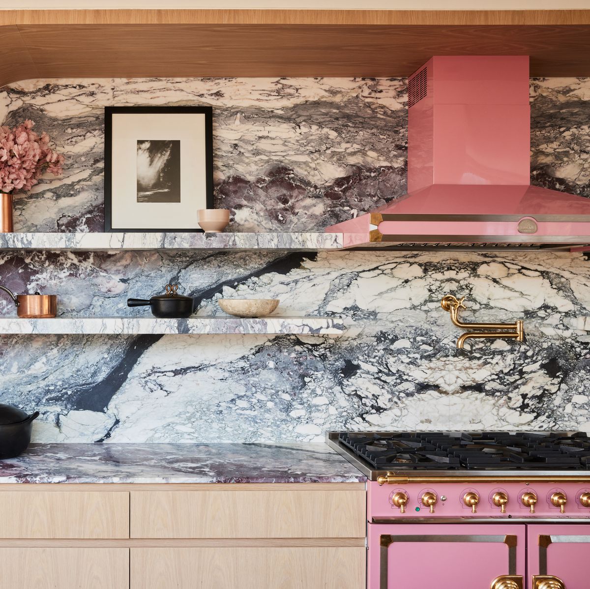 Camouflage Kitchen: Marble Takes The Center Stage